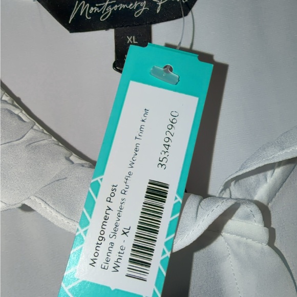 Chic Cream Ruffled Blouse - Picture 3 of 4